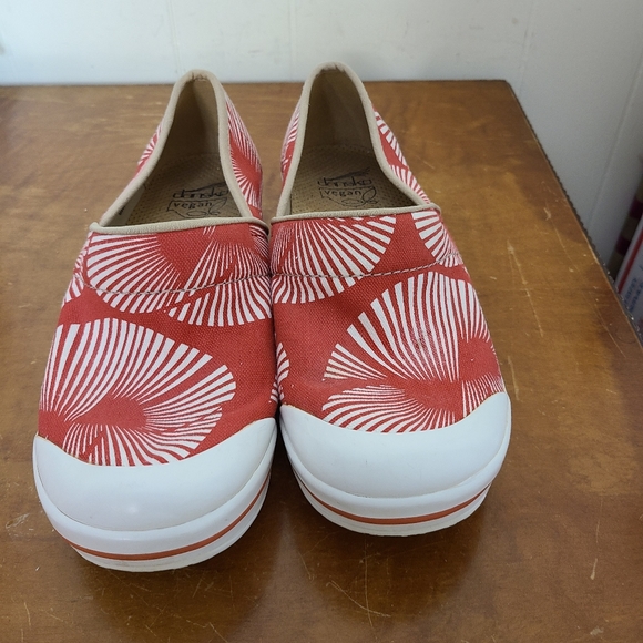 dansko vegan canvas clogs